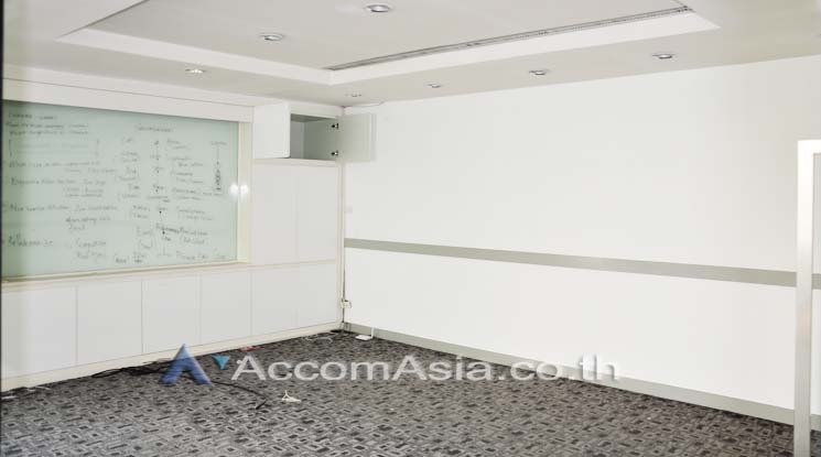 12  Office Space For Rent in Silom ,Bangkok BTS Chong Nonsi at K.C.C Building AA11227